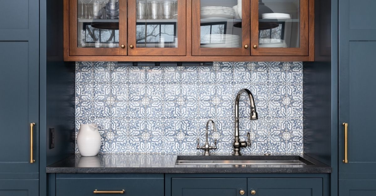 17 Stunning Backsplash Ideas for Dark Cabinet Kitchens 1 Backsplash Ideas for Dark Cabinet Kitchen
