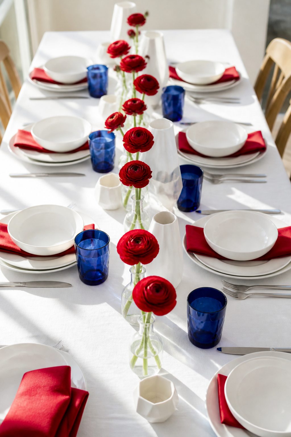 10 Fresh 4th of July Tablescape Ideas for Summer Brunch 2 Item 2