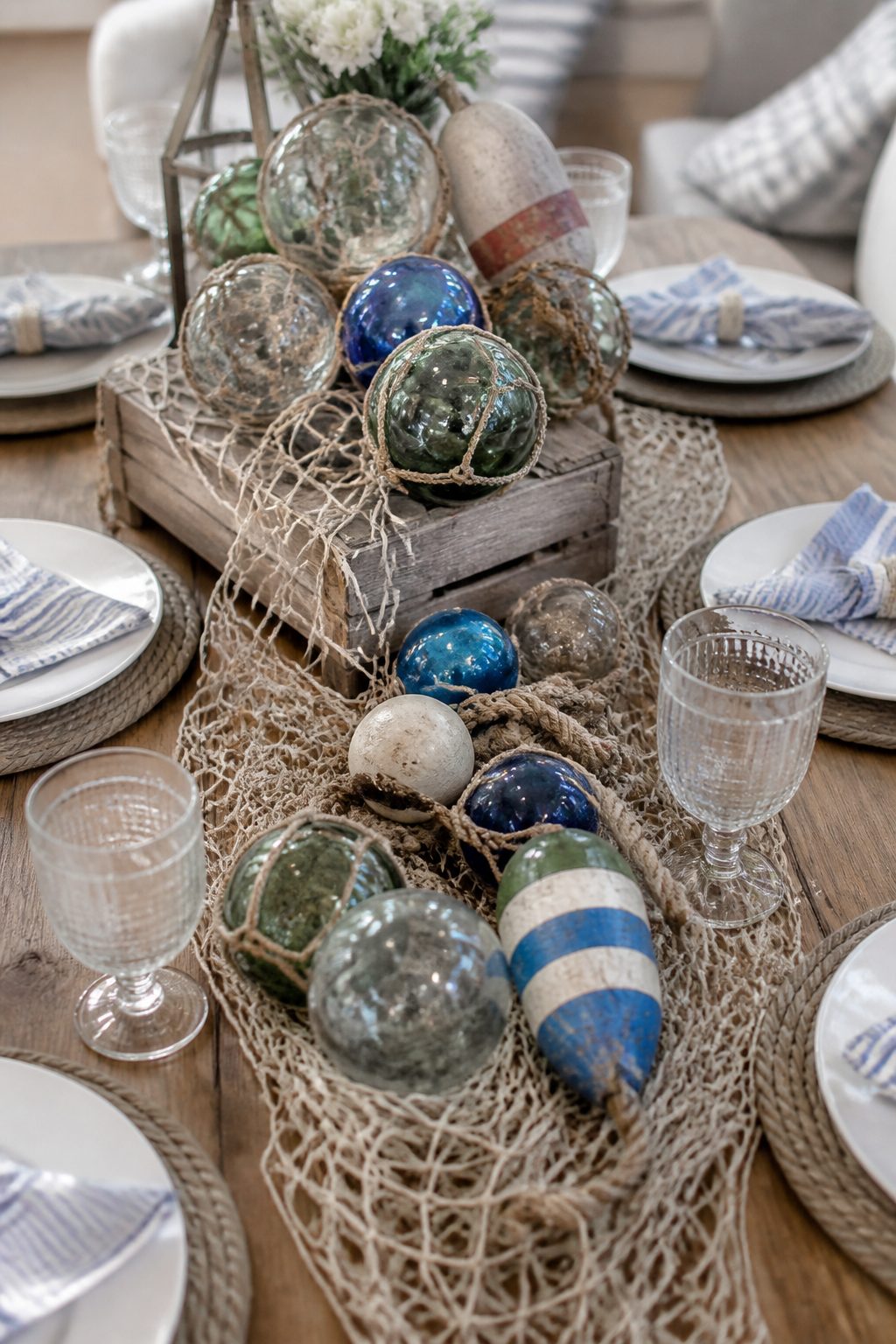 4th of July Tablescapes Nautical Theme Ideas: 13 Coastal Looks 12 Item 12