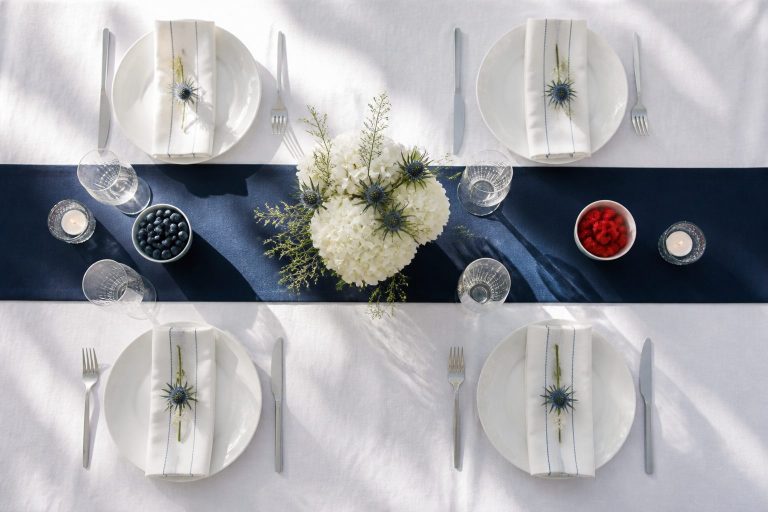 11 4th of July Tablescapes Minimalist Ideas That Prove Less Is More