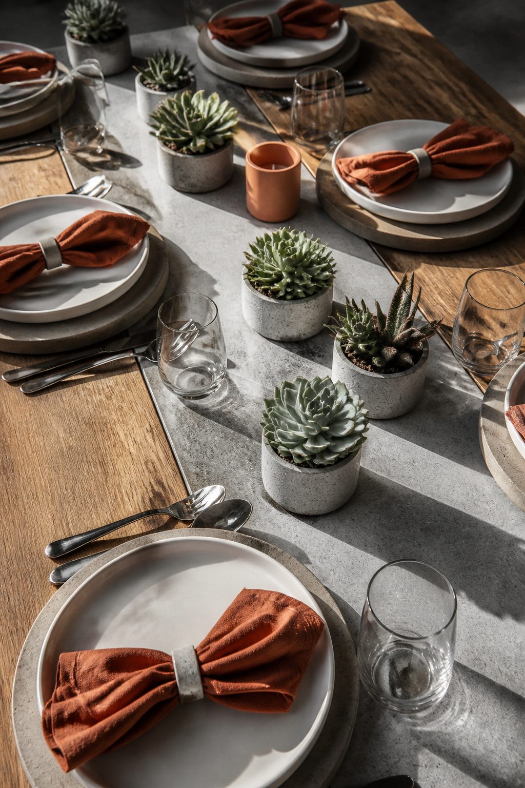 13 Sleek 4th of July Tablescapes Modern Aesthetic Ideas 5 Item 5