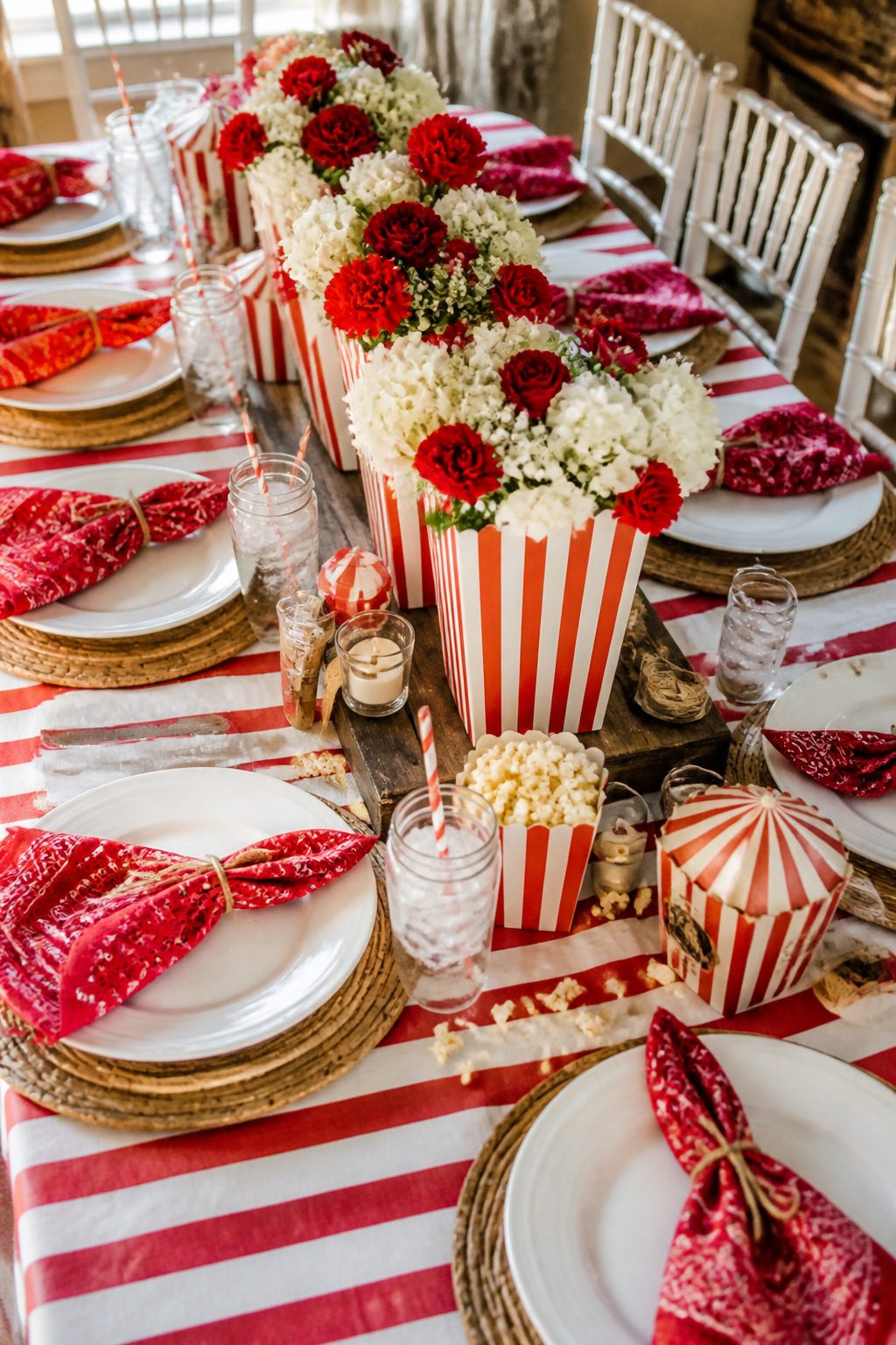 4th of July Tablescapes for Large Family Gatherings: 13 Festive Ideas 10 Item 9