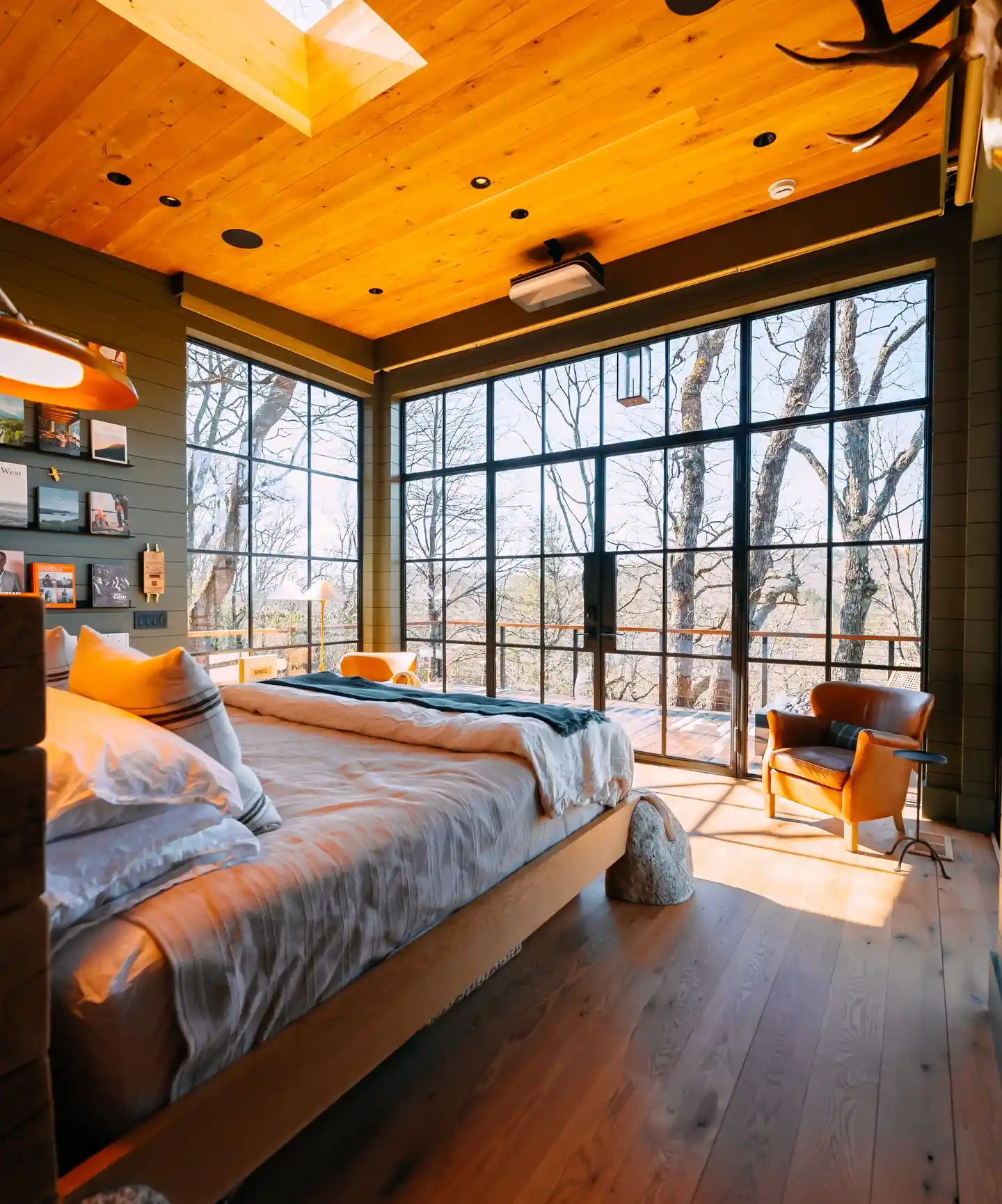 15. Picture Ledges Turn a Wall into a Library