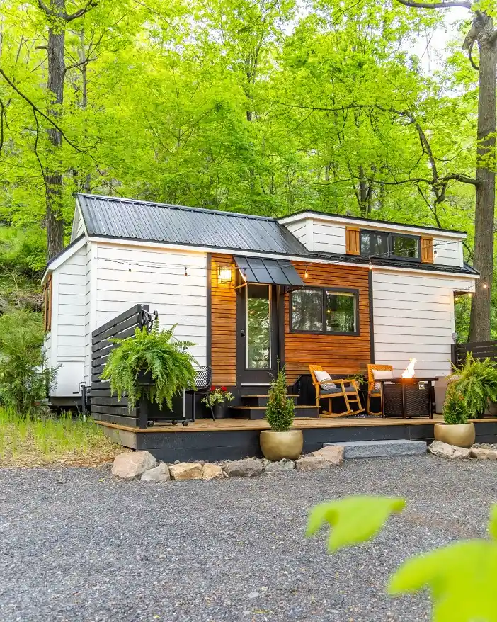 15 Tiny House Ideas for Couples Who Live Small Full-Time 4 3. White Siding With a Cedar Accent Panel