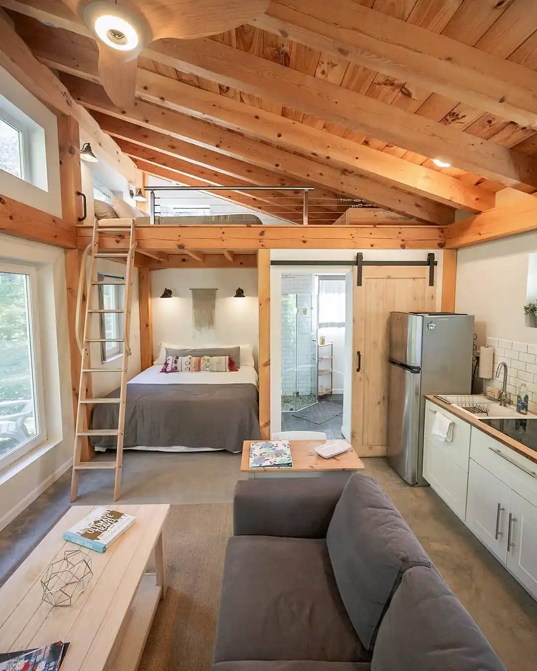 10. Exposed Pine Beams Over a Sleeping Alcove