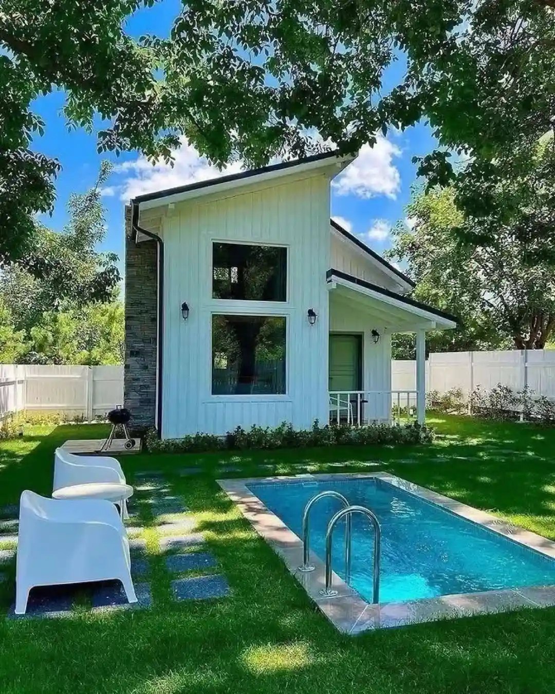10. Modern Shed Roof Tiny House with Backyard Pool