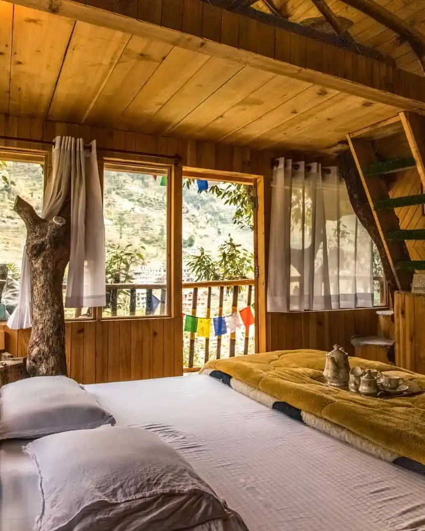 7. Windows on Two Sides Frame the Hillside