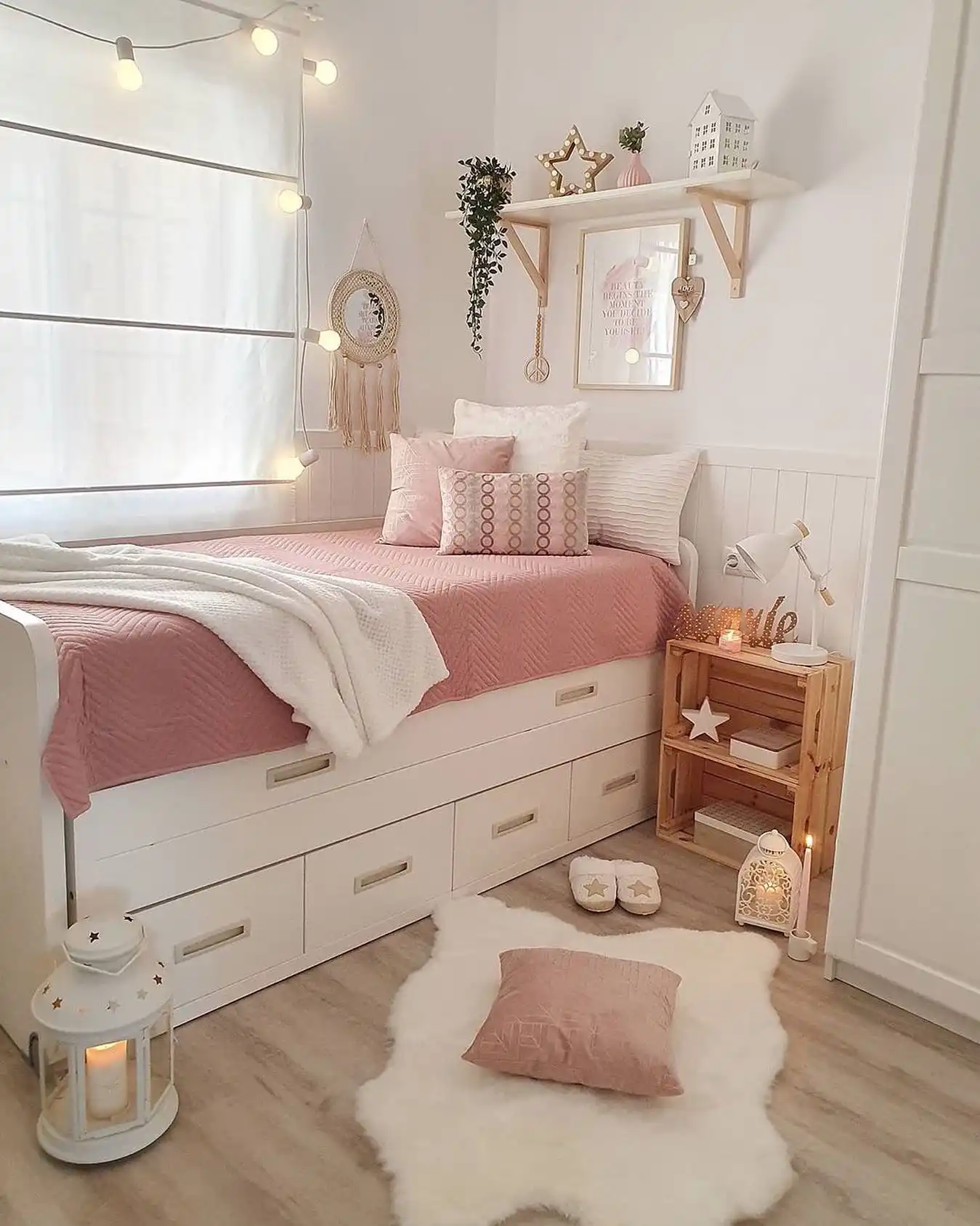 Captain's Bed With Two Rows of Drawers